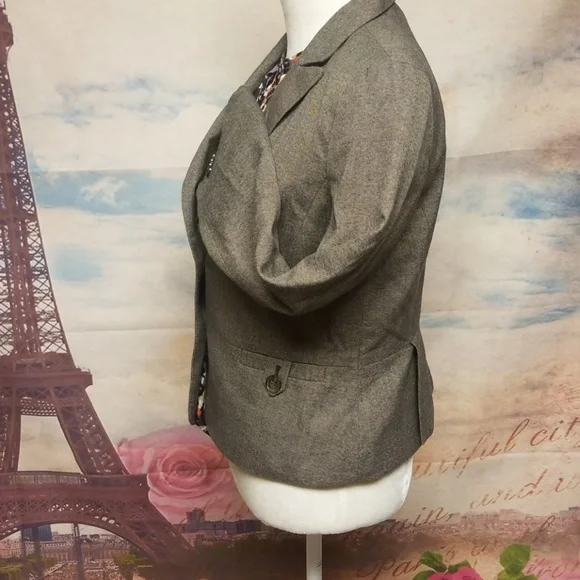 Ann Taylor 2 button petite blazer - Picture 3 of 6